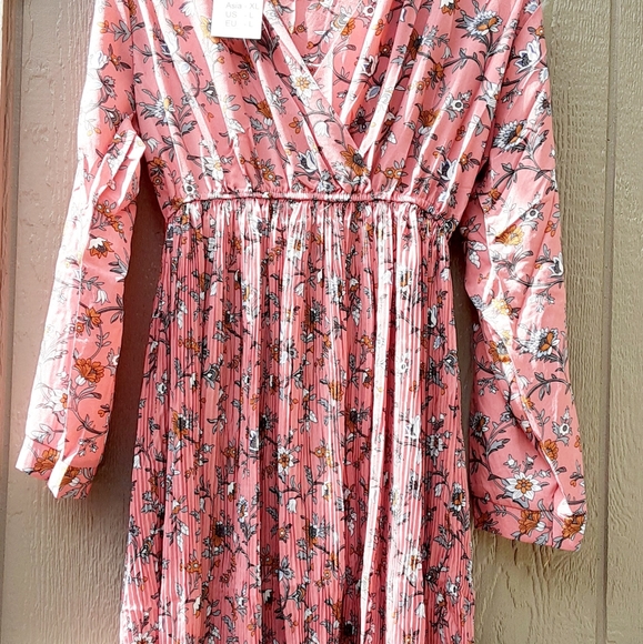 Women's dress New - Picture 2 of 3